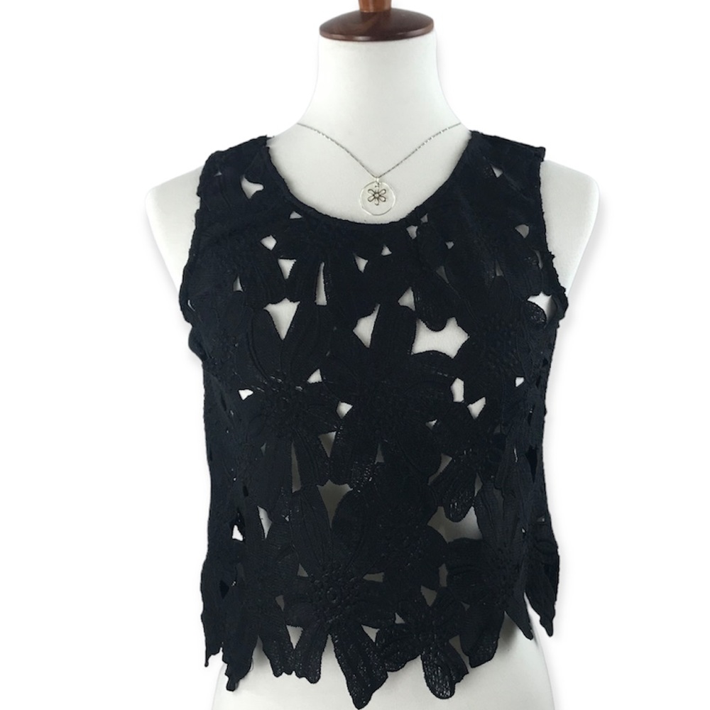 Acemi Black Floral Cut Out Top